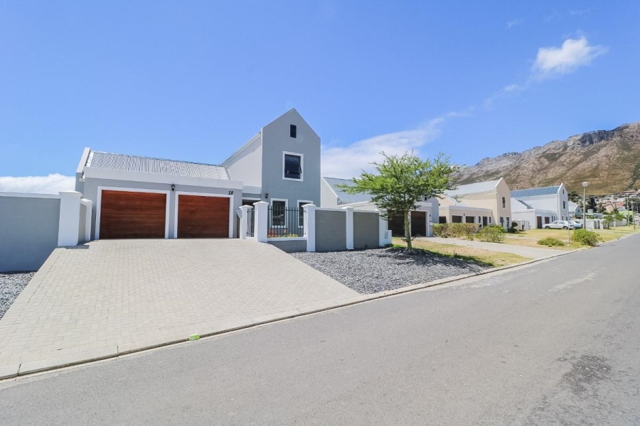 To Let 4 Bedroom Property for Rent in Admirals Park Western Cape
